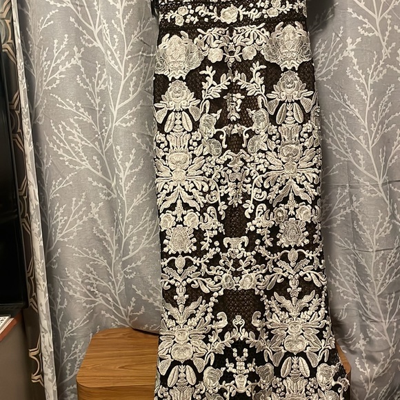 Marchessa Notte black & white floral embroidered size 4 nwt - Picture 9 of 13